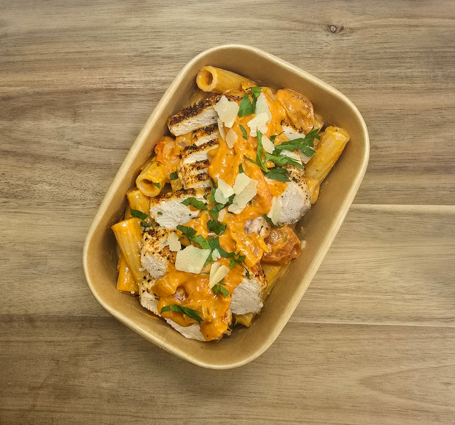 Creamy Tomato & Garlic Chicken Rigatoni